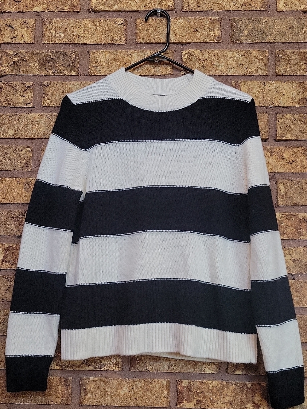 Banana Republic Black and White Striped Crewneck Sweater Size Medium